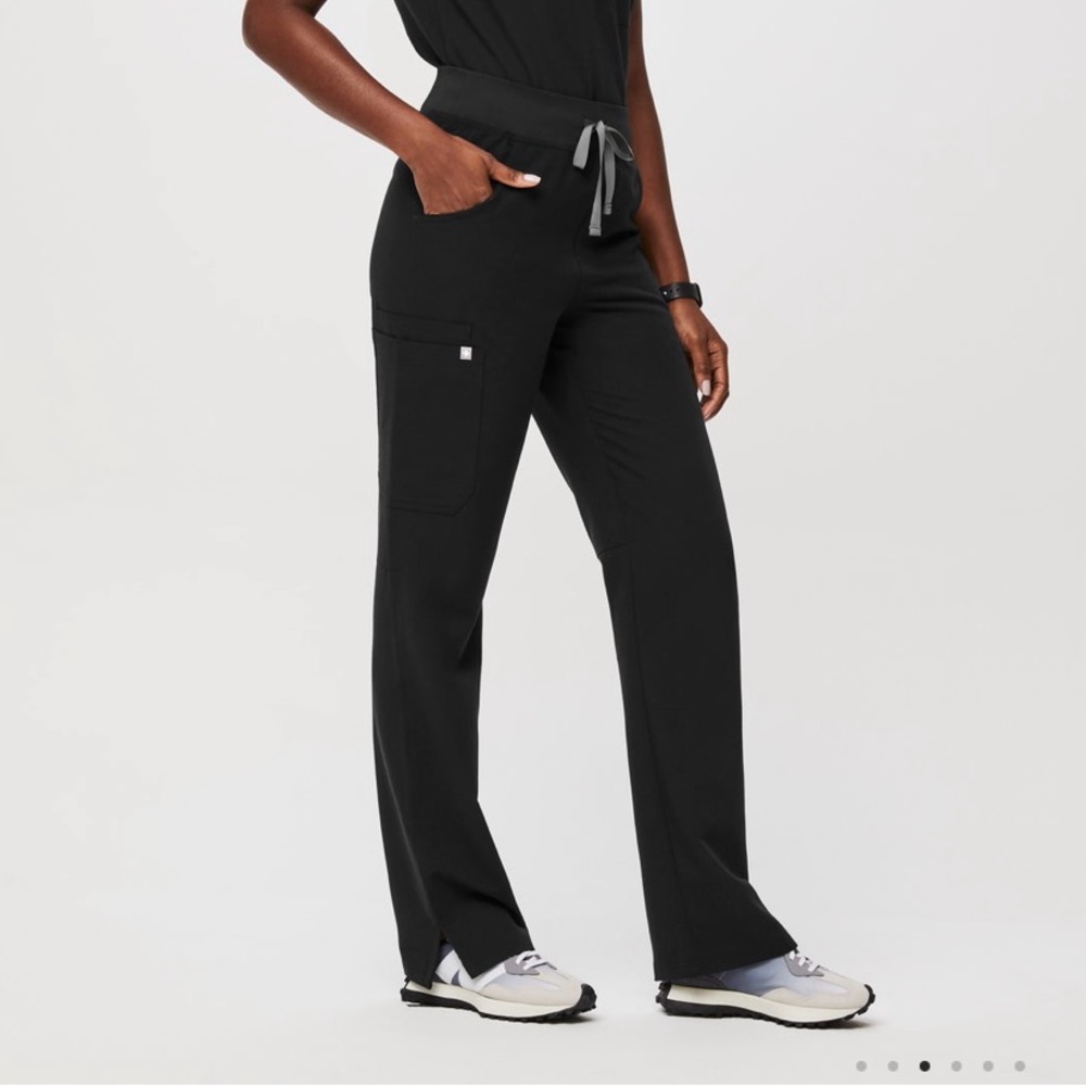 Figs | Kade High Waisted Cargo Scrub Pant Black Large